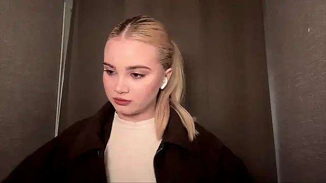 KarissaBoisse online show from December 2025 01:05:01 PM