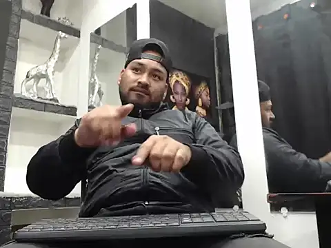 Snapshot of Liam_hairy chatting on December 2025 03:44:02 AM Liam hairy online show from December 2025 03:44:02 AM