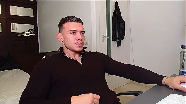 Snapshot of ElijahThorne chatting on November 2025 05:29:01 AM ElijahThorne online show from November 2025 05:29:01 AM