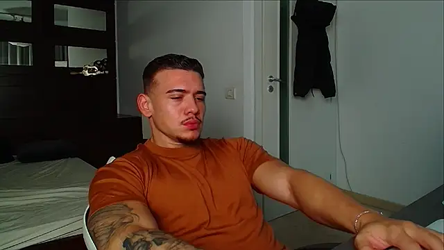 Snapshot of ElijahThorne chatting on December 2025 05:46:01 AM ElijahThorne online show from December 2025 05:46:01 AM