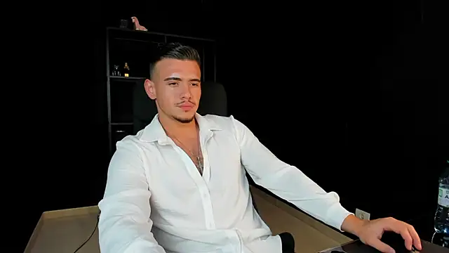 ElijahThorne online show from April 2026 06:40:02 AM