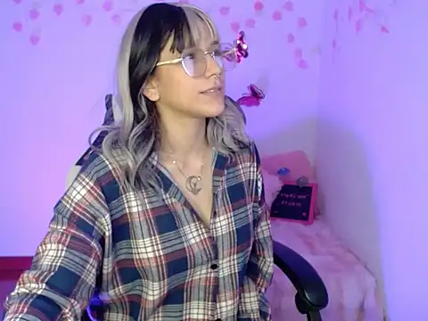 Snapshot of venus_222 chatting on December 2025 03:38:02 AM venus 222 online show from December 2025 03:38:02 AM