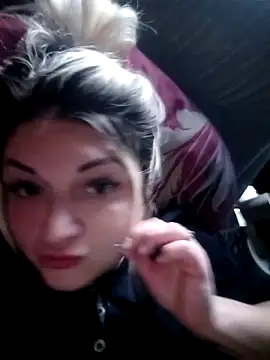 Snapshot of CharleyCream chatting on December 2025 11:05:01 AM CharleyCream online show from December 2025 11:05:01 AM