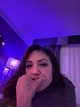 Snapshot of juicyonjuicy chatting on November 2025 12:18:01 PM juicyonjuicy online show from November 2025 12:18:01 PM