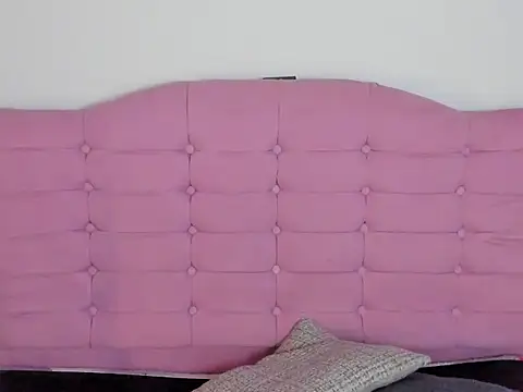 Snapshot of kylie1_ls chatting on December 2025 01:25:01 AM kylie1 ls online show from December 2025 01:25:01 AM