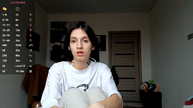 Snapshot of KennaElse chatting on December 2025 07:47:01 AM KennaElse online show from December 2025 07:47:01 AM