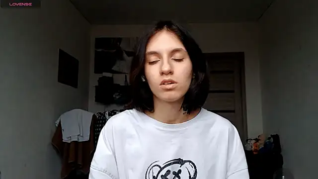 Snapshot of KennaElse chatting on December 2025 08:12:01 AM KennaElse online show from December 2025 08:12:01 AM