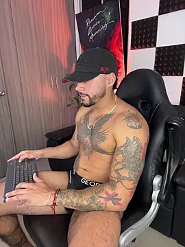 Snapshot of NikoHank chatting on November 2025 04:23:02 AM NikoHank online show from November 2025 04:23:02 AM