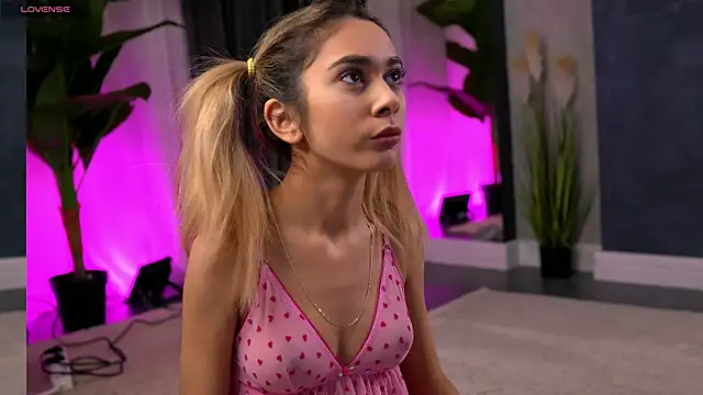 AishleyBee online show from February 2026 12:13:02 PM