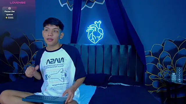 Snapshot of Liam_Sinclair chatting on December 2025 12:21:02 PM Liam Sinclair online show from December 2025 12:21:02 PM