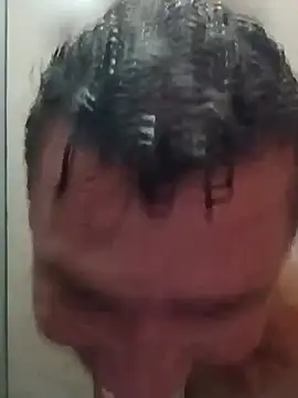 RobertoLuiz84 online show from May 2026 11:12:02 PM