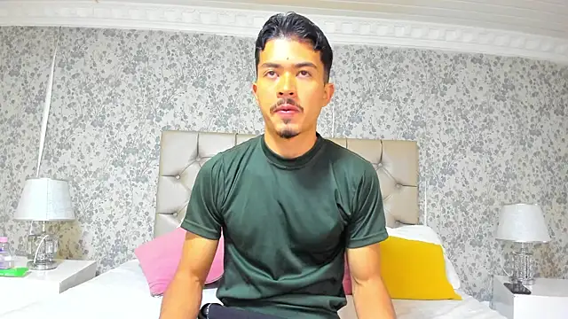 Snapshot of NicolaiKarav chatting on November 2025 10:05:01 AM NicolaiKarav online show from November 2025 10:05:01 AM