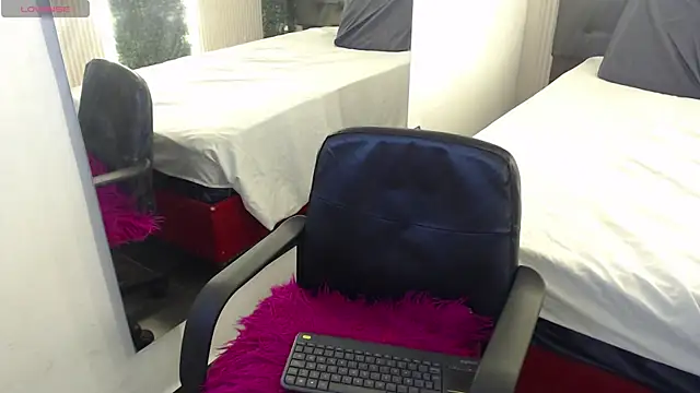 Snapshot of mia_violet8 chatting on December 2025 01:55:01 AM mia violet8 online show from December 2025 01:55:01 AM