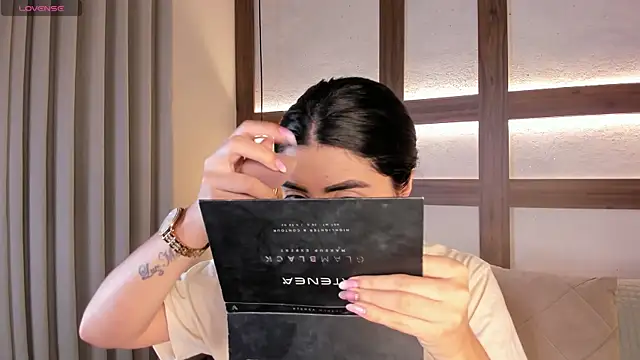 SarhaVega online show from January 2026 01:25:02 PM