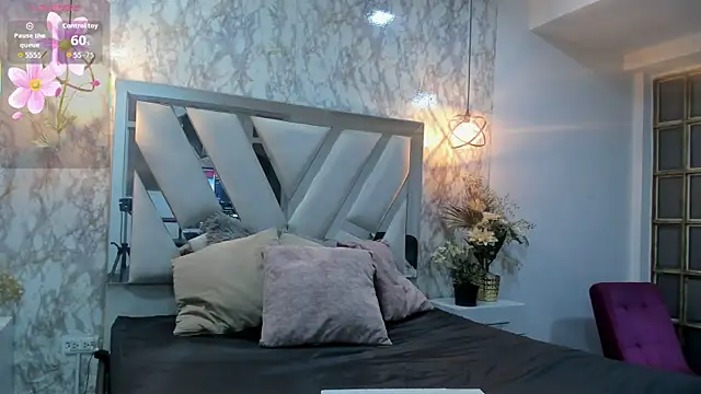 Snapshot of Mysterius_Woman chatting on December 2025 12:58:02 PM Mysterius Woman online show from December 2025 12:58:02 PM