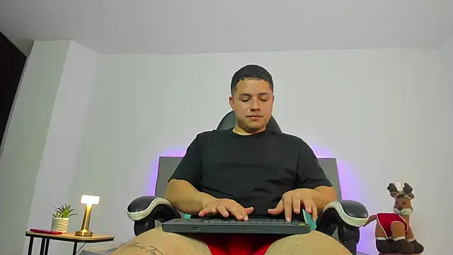 Snapshot of bry_hill chatting on November 2025 01:33:02 PM bry hill online show from November 2025 01:33:02 PM