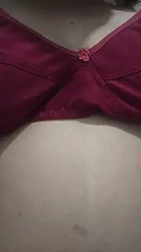 SameeraReddy19 online show from April 2026 09:48:02 AM