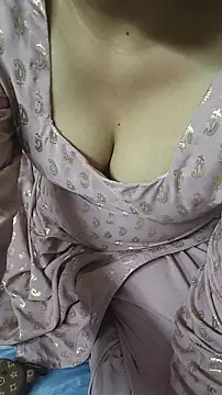 SameeraReddy19 online show from April 2026 01:25:02 PM