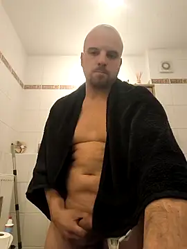 Phoenix2310 online show from December 2025 09:53:02 PM