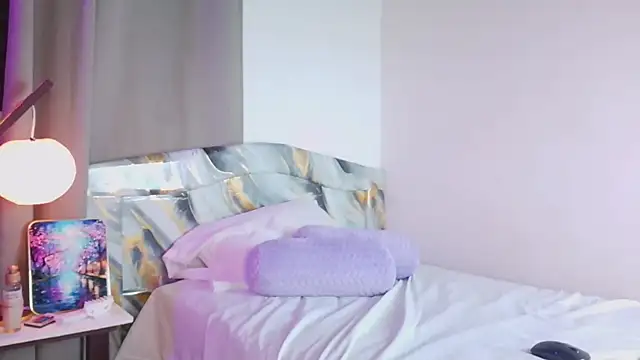 Snapshot of EmmaDembers chatting on December 2025 09:21:02 PM EmmaDembers online show from December 2025 09:21:02 PM