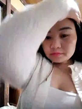 Snapshot of One-two22 chatting on November 2025 01:23:01 PM One-two22 online show from November 2025 01:23:01 PM