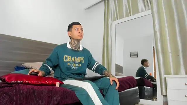 Snapshot of Andrew_sanders68 chatting on December 2025 11:25:02 PM Andrew sanders68 online show from December 2025 11:25:02 PM