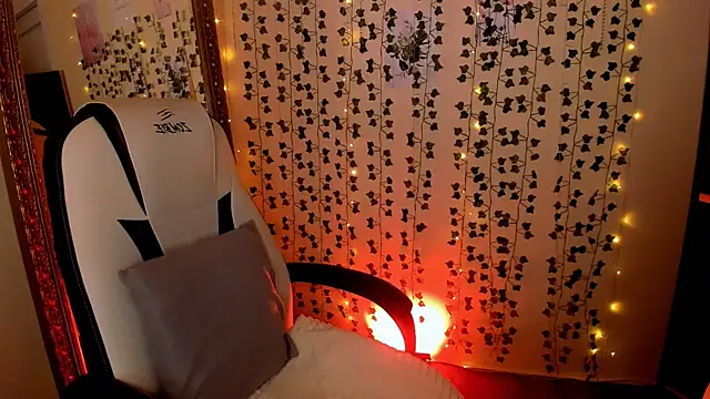 lovelyy julia online show from March 2026 05:03:01 AM