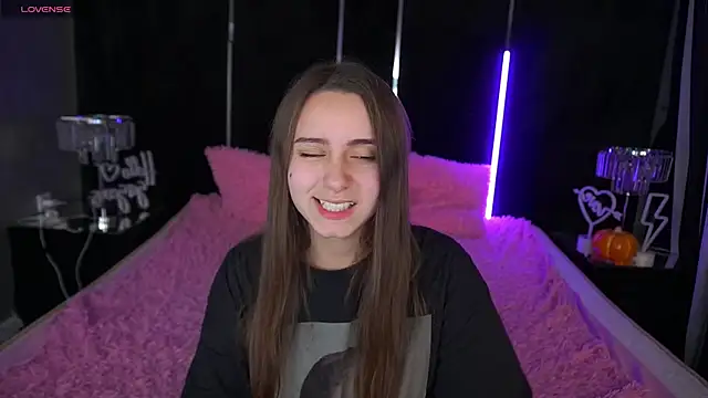 Snapshot of TinyNatalie chatting on November 2025 03:02:01 PM TinyNatalie online show from November 2025 03:02:01 PM