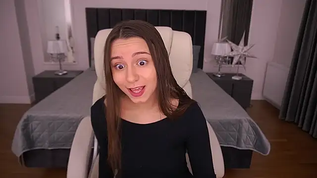 Snapshot of TinyNatalie chatting on December 2025 02:38:01 AM TinyNatalie online show from December 2025 02:38:01 AM