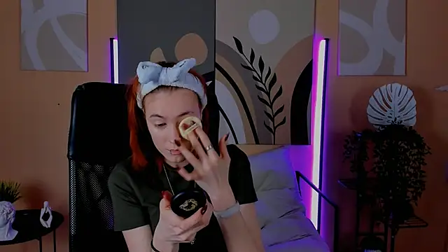 Snapshot of SierraHarper chatting on December 2025 07:50:02 AM SierraHarper online show from December 2025 07:50:02 AM