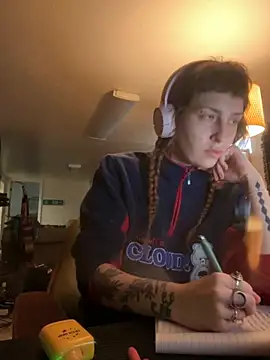 Snapshot of ashtrayhaterz chatting on November 2025 07:48:02 PM ashtrayhaterz online show from November 2025 07:48:02 PM