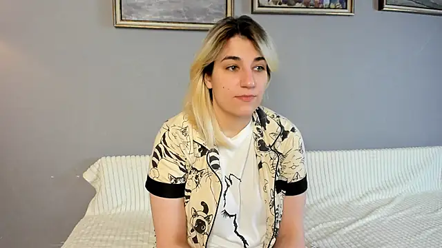 Snapshot of TideLunar chatting on December 2025 05:55:02 AM TideLunar online show from December 2025 05:55:02 AM