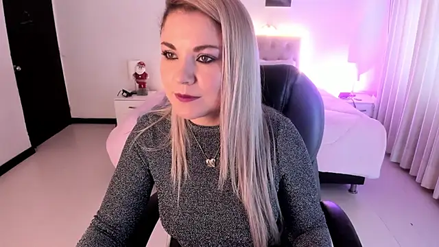 Snapshot of Violeta_Hotter chatting on November 2025 11:13:01 AM Violeta Hotter online show from November 2025 11:13:01 AM