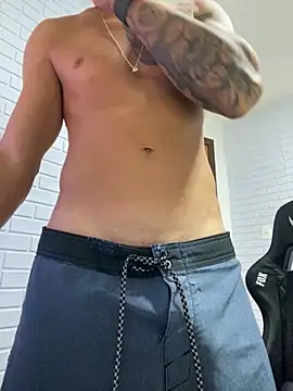 Snapshot of enzofelipe chatting on November 2025 02:06:02 PM enzofelipe online show from November 2025 02:06:02 PM