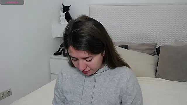 Leona Rae online show from November 2025 07:33:02 AM