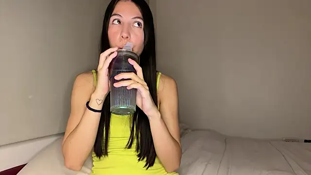 Snapshot of heyitsmia chatting on December 2025 12:53:01 AM heyitsmia online show from December 2025 12:53:01 AM