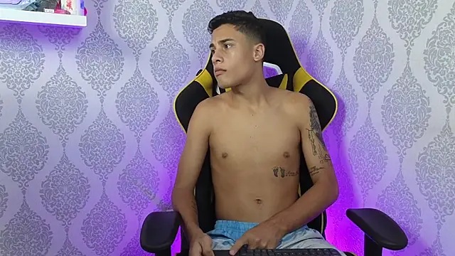 Snapshot of The_big_twink_x chatting on November 2025 07:47:02 PM The big twink x online show from November 2025 07:47:02 PM