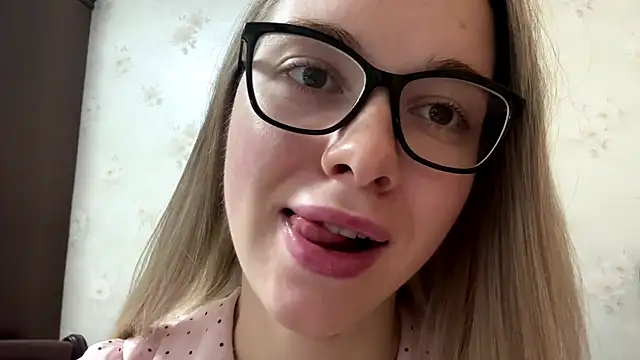 Snapshot of MichikoWienandt chatting on December 2025 05:35:02 AM MichikoWienandt online show from December 2025 05:35:02 AM