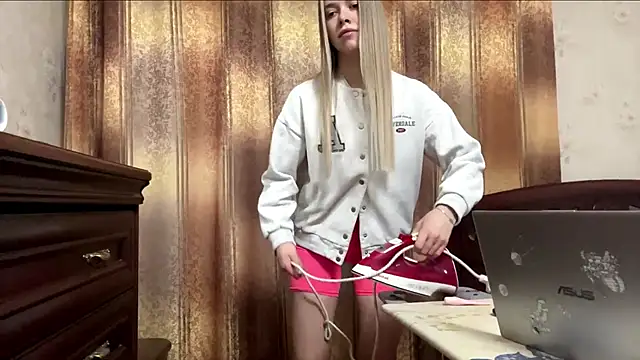 Snapshot of MichikoWienandt chatting on December 2025 05:50:02 AM MichikoWienandt online show from December 2025 05:50:02 AM