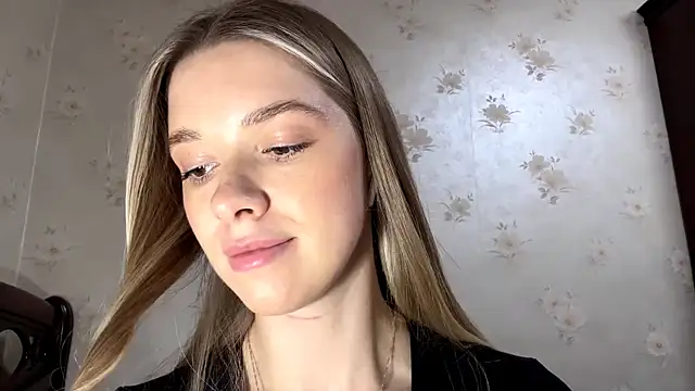 Snapshot of MichikoWienandt chatting on December 2025 02:11:01 PM MichikoWienandt online show from December 2025 02:11:01 PM