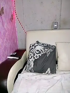 Snapshot of KiaracCastilo chatting on December 2025 04:33:02 AM KiaracCastilo online show from December 2025 04:33:02 AM