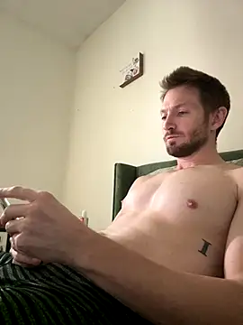 dylandee21 online show from December 2025 03:19:01 PM