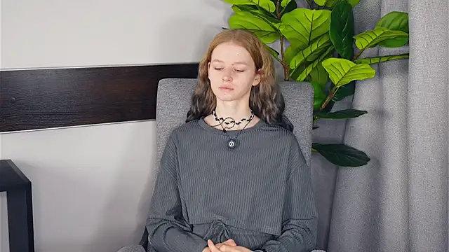 Snapshot of ToyaPletz chatting on November 2025 08:14:02 AM ToyaPletz online show from November 2025 08:14:02 AM