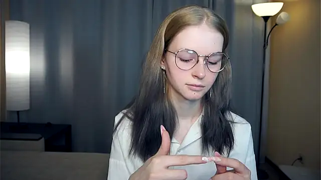 Snapshot of ToyaPletz chatting on December 2025 05:29:02 PM ToyaPletz online show from December 2025 05:29:02 PM