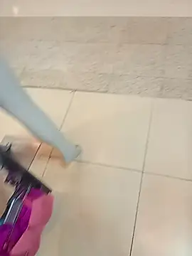 EweXZZ online show from December 2025 08:58:02 PM