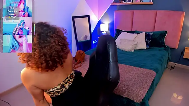 Snapshot of Raven_Curly chatting on November 2025 04:35:02 AM Raven Curly online show from November 2025 04:35:02 AM