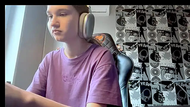 Snapshot of helgicuteness chatting on December 2025 07:25:01 AM helgicuteness online show from December 2025 07:25:01 AM