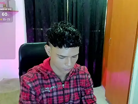 Snapshot of secret_justin7 chatting on December 2025 12:32:01 PM secret justin7 online show from December 2025 12:32:01 PM