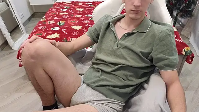 Snapshot of MoonlinSkinn chatting on December 2025 08:08:01 AM MoonlinSkinn online show from December 2025 08:08:01 AM