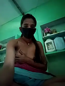 Snapshot of Uma_sain chatting on December 2025 06:44:01 AM Uma sain online show from December 2025 06:44:01 AM